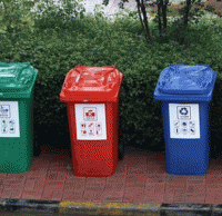 環保分類垃圾桶進小區