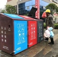 新型分類垃圾桶亮相街頭 深入推進“五城聯(lián)創(chuàng)”