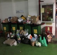 深圳撤出上百小區(qū)分類垃圾桶 業(yè)主沒處扔垃圾堆物業(yè)門口