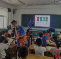 行政執(zhí)法局開展開學季垃圾分類進校園宣傳活動