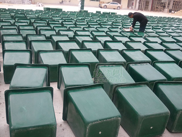 玻璃鋼小區(qū)垃圾桶